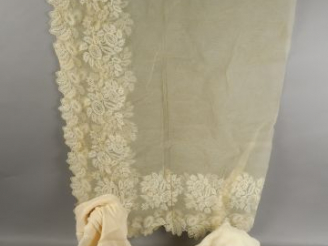 Vente aux enchères Echarpe de mariée,  XIXème siècle. 1, 34/1, 40. Tulle mécanique.  Bel 