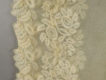 Echarpe de mariée,  XIXème siècle. 1, 34/1, 40. Tulle mécanique.  Bel 