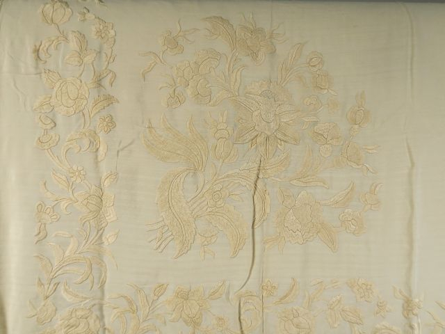 Châle de Canton,  dans sa très jolie boite d'origine, twill de soie cè