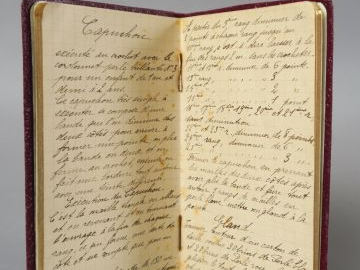 Mercerie : réunion de  bobines de fil, rubans, et d'une  jolie boite "