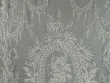Paire de rideaux  en mousseline blanche, broderie mécanique Cornély dé