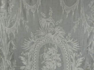 Vente aux enchères Paire de rideaux  en mousseline blanche, broderie mécanique Cornély dé