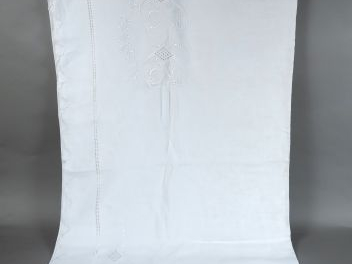 Très joli drap, bodure festonnée avec retour, décor de rivière de jour