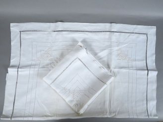 Vente aux enchères Très jolie paire de taies d'oreillers, décor rivières de jours, fils t