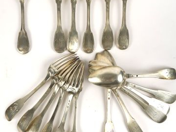 6 fourchettes en argent, poinçon au coq, modèle uniplat, chiffrées. On