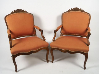 Vente aux enchères Paire de fauteuils à dos plat de style Louis XV on y joint  -Fauteuil 