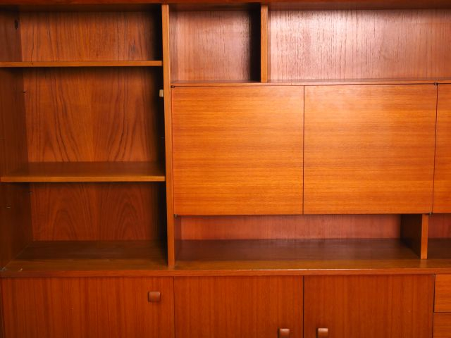 Bureau bibliothèque de style scandinave en teck. 153,5 x 231 x 44 cm