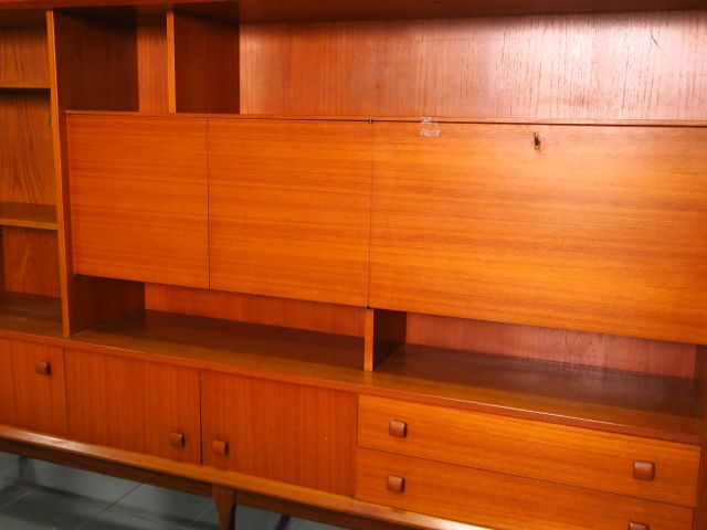 Bureau bibliothèque de style scandinave en teck. 153,5 x 231 x 44 cm