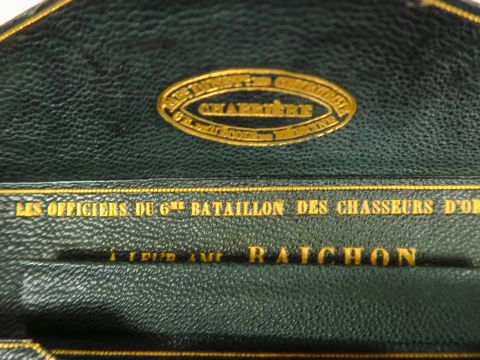 Trousse de chirurgien XIXe en métal doré et écaille blonde, dans son é