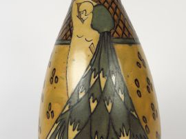 Vente aux enchères Vase Art déco en faience polychrome de Quimper (Odetta) à décor de jeu