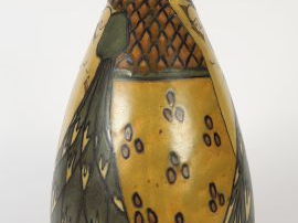 Vase Art déco en faience polychrome de Quimper (Odetta) à décor de jeu