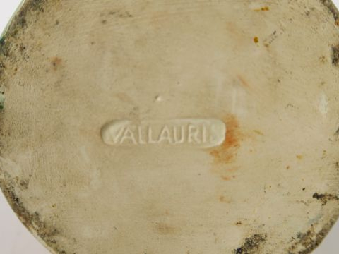 VALLAURIS. Vase soliflore en faïence émaillée, à décor de couple de pe