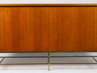 Vente aux enchères Enfilade XXe en palissandre et métal.  Dim. : 180.5 x 91.5 x 48.5 cm
