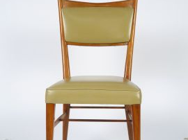 Vente aux enchères Suite de 8 chaises 1950 en bois naturel, garniture de cuir vert amande