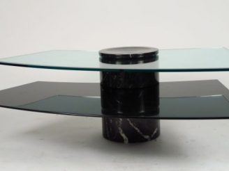 Vente aux enchères Table basse moderne en verre et marbre à deux plateaux
