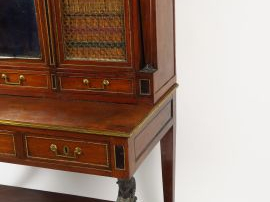 Bureau à gradin fin XVIIIe/début XIXe de style retour d'Egypte en acaj