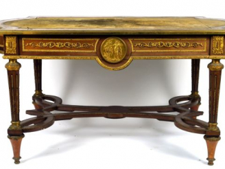 Vente aux enchères BEFORT Jeune. Table de milieu Napoléon III de style Louis XVI, belle o