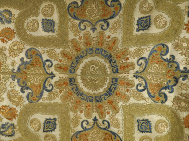 Dessus de table en gaze de soie  greige (doublure coton ) ourlée de de