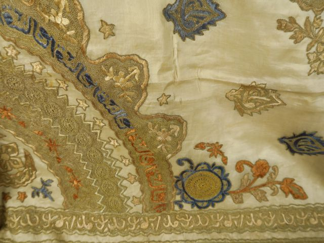 Dessus de table en gaze de soie  greige (doublure coton ) ourlée de de