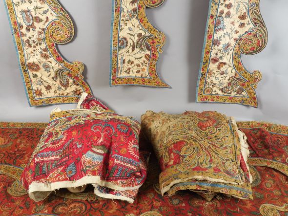 Lot de très beaux documents : dépouilles de deux lits. Toiles peintes,