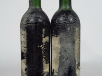 Vente aux enchères 2 BOUTEILLES CHÂTEAU SMITH HAUT LAFITTE MARTILLAC - 1957 - 1 BG/1 LB/S