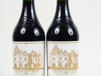 Vente aux enchères 2 BOUTEILLES CHÂTEAU HAUT BRION 1er GCC GRAVES - 1998