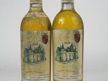 2 BOUTEILLES CHÂTEAU OLIVIER 1er CRU GRAVES L. ESCHENAUER - 1948 - BG/