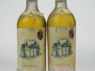 Vente aux enchères 2 BOUTEILLES CHÂTEAU OLIVIER 1er CRU GRAVES L. ESCHENAUER - 1948 - 1 B