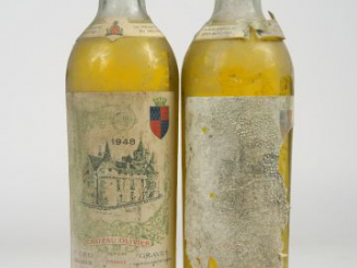 Vente aux enchères 2 BOUTEILLES CHÂTEAU OLIVIER 1er CRU GRAVES L. ESCHENAUER - 1948 - 2 H
