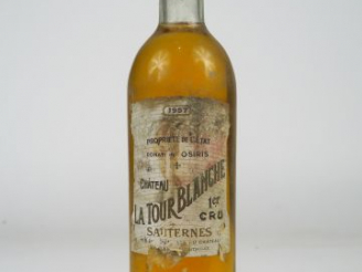 Vente aux enchères 1 BOUTEILLE CHÂTEAU LA TOUR BLANCHE 1er CC SAUTERNES - 1957 - BG/EA/BL