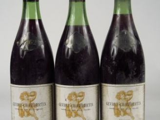 Vente aux enchères 3 BOUTEILLES GEVREY CHAMBERTIN ROSSIGNEUX - 1962 - 1 à 3 CM/1 à 3,5 CM