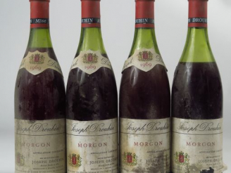 Vente aux enchères 4 BOUTEILLES MORGON J. DROUHIN - 1969 - 1 à 3 CM/2 à 4 CM/1 à 5,5 CM/B