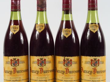 4 BOUTEILLES AUXEY DURESSES M. FRECOURT - 1976 - 2 à 3 CM/4 CM/4,5 CM