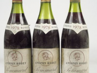 Vente aux enchères 3 BOUTEILLES POMMARD A. RODET - 1978 - 2 à 3 CM/1 à 5 CM/2 CAPS CORROD