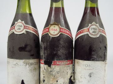 3 BOUTEILLES GEISWELLER : 1 POMMARD 1966 ETA/BS - 1 BOURGOGNE 1966 ETA