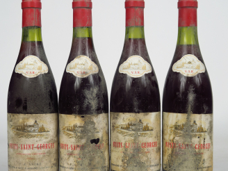 Vente aux enchères 4 BOUTEILLES NUITS ST GEORGES 'V.S.R.' P.A. ANDRE - 2 à 2,5 CM/3 ETA/B