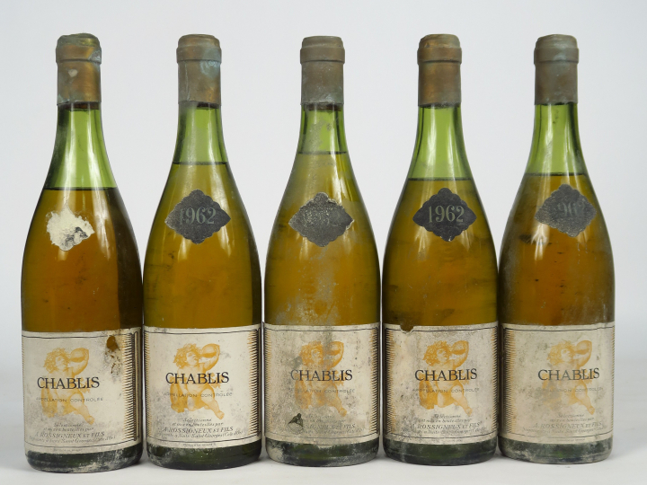 5 BOUTEILLES CHABLIS ROSSIGNEUX - 1962 - 1 à 3 CM/1 à 4 CM/2 à 5 CM/1 