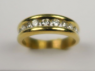 Vente aux enchères Bague jonc sertie d'une ligne de brillants. Poids tel : 7,1 g