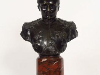 Vente aux enchères P. RIGUAL "Portrait de Napoléon en buste" Sculpture en bronze à patine
