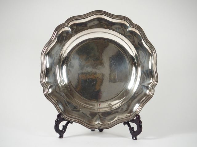 Plat creux de style Louis XV en argent, poinçon Minerve, modèle à file