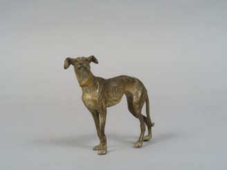 Vente aux enchères Sujet en bronze polychrome de Vienne 'Lévrier' Dim. 8,5 x 10 cm