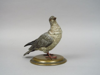Vente aux enchères Encrier en bronze polychrome de Vienne en forme de pigeon Dim. avec le