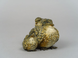 Vente aux enchères Sujet en bronze polychrome de Vienne 'perdrix et ses deux petits' Dim.