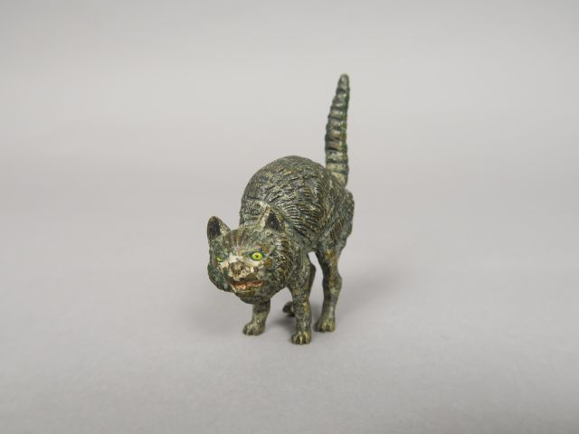 Sujet en bronze polychrome de Vienne 'chat prêt à bondir' Dim. 7 x 4,5