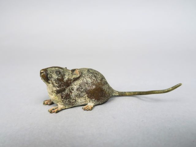 Sujet en bronze polychrome de Vienne, 'souris', signée Dim. 2,5 x 7,5 