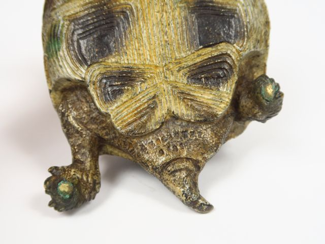 Boite en bronze polychrome de Vienne 'tortue', signée.  Dim. 7 x 17,5 