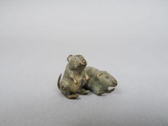 Vente aux enchères 2 petits sujets en bronze polychrome de Vienne 'Souris'