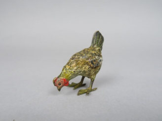 Vente aux enchères Sujet en bronze polychrome de Vienne 'Poule' Dim. 4,5 x 4,5 cm