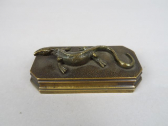 Vente aux enchères Sujet animalier en bronze 1900 figurant un lézard