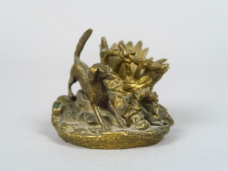 Vente aux enchères Porte allumettes fin XIXème 'Chien et lapin' Dim. 6 x 6 cm